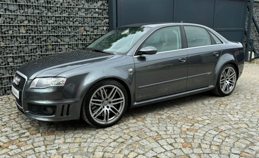 Audi RS4 B7 Sedan