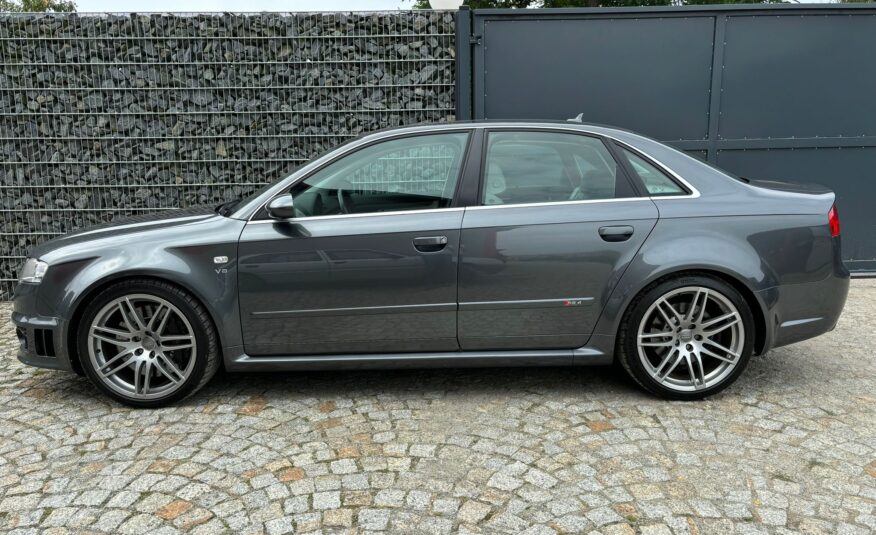 Audi RS4 B7 Sedan