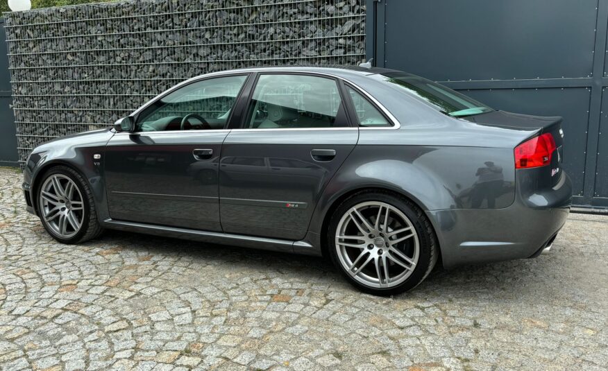 Audi RS4 B7 Sedan