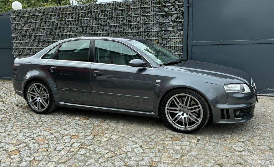 Audi RS4 B7 Sedan