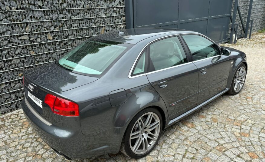 Audi RS4 B7 Sedan