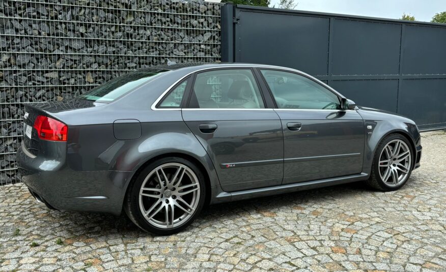 Audi RS4 B7 Sedan