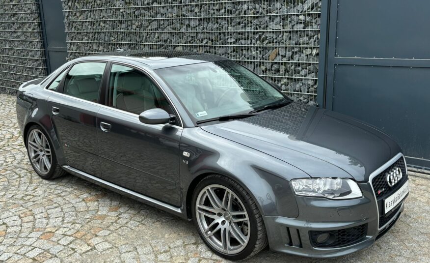 Audi RS4 B7 Sedan