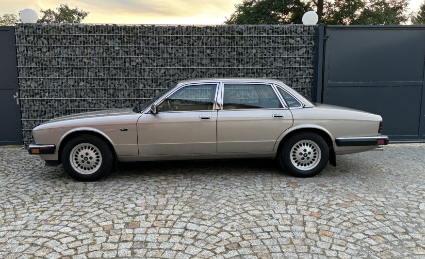 Jaguar XJ6