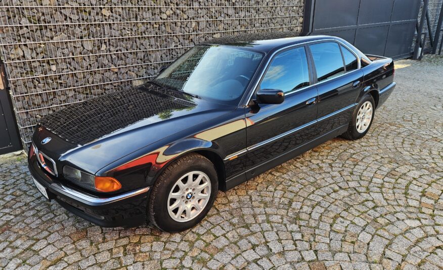 BMW 728i E38