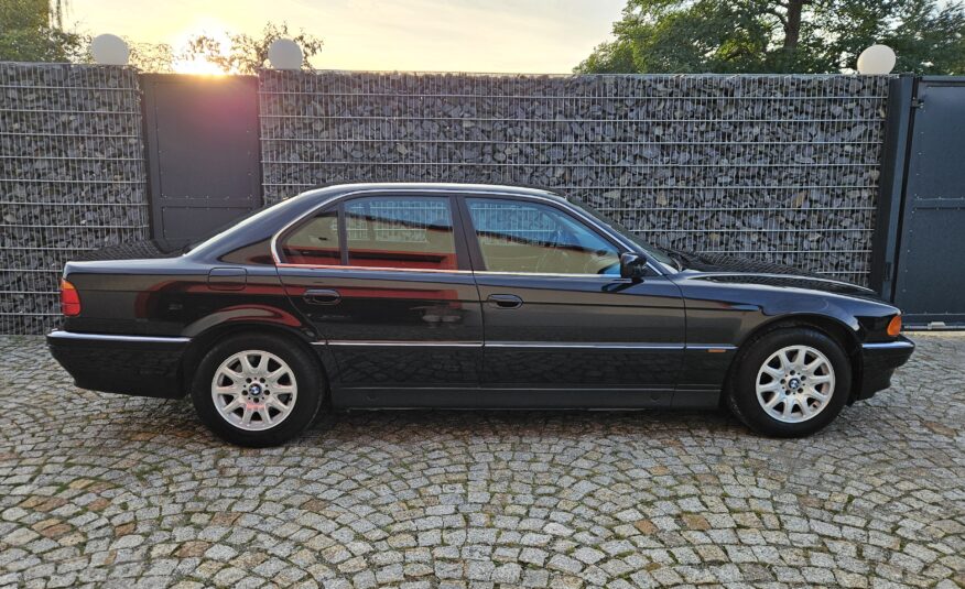 BMW 728i E38