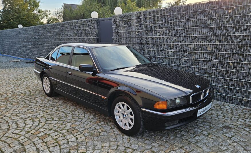 BMW 728i E38