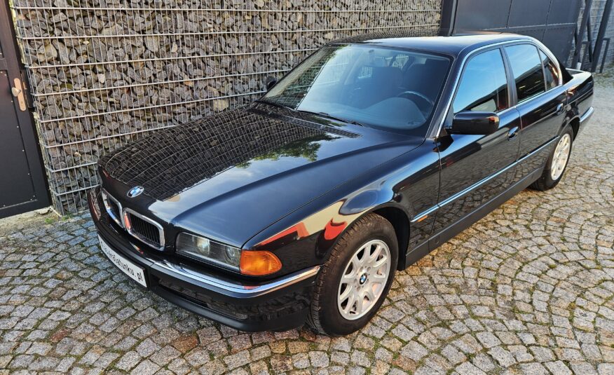 BMW 728i E38