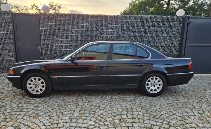 BMW 728i E38