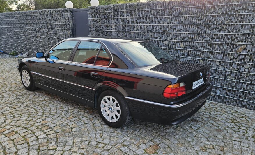 BMW 728i E38