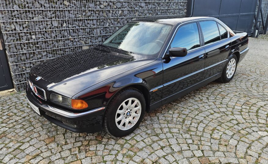 BMW 728i E38