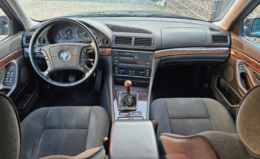 BMW 728i E38