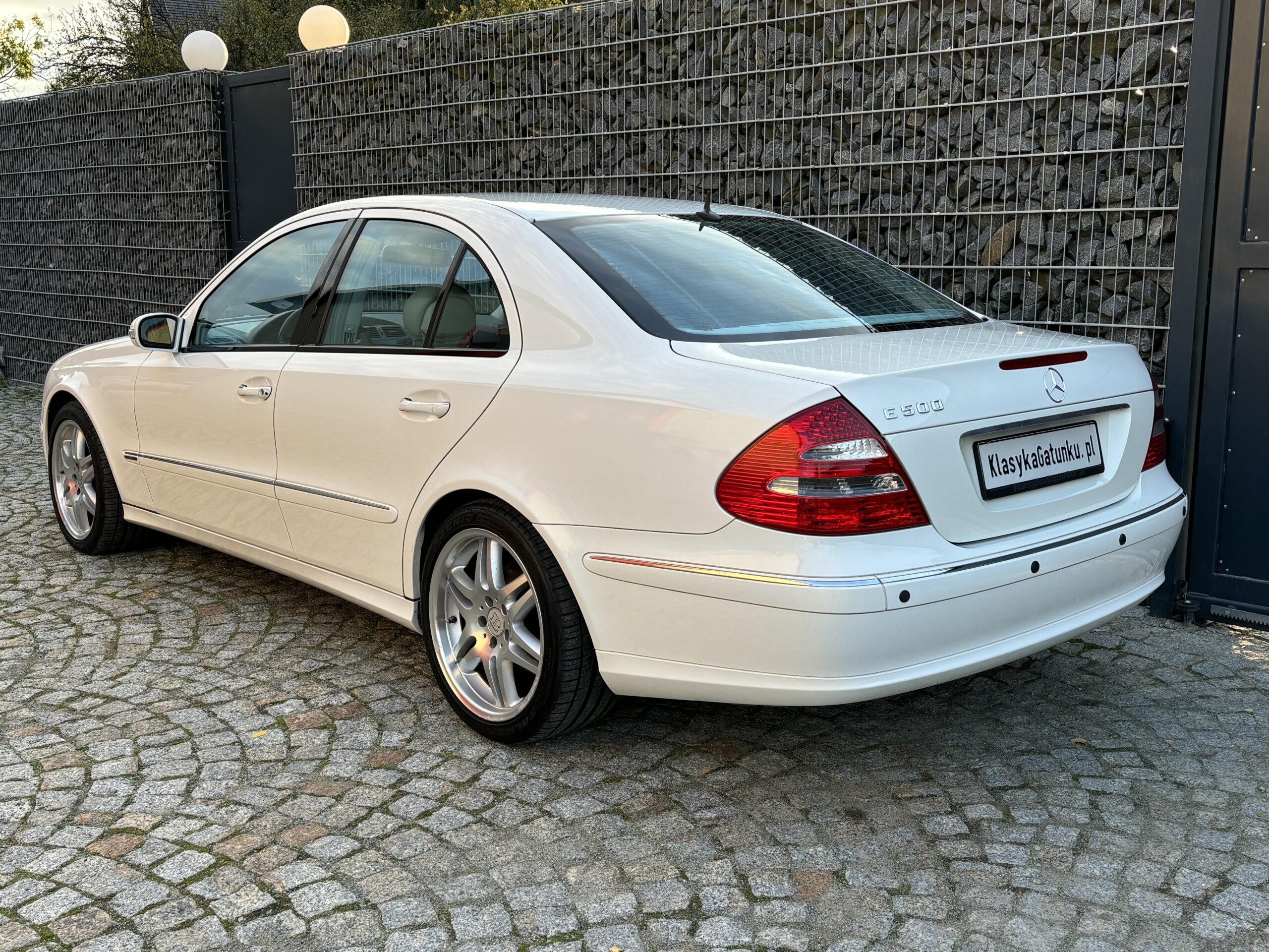 Mercedes E500 W211