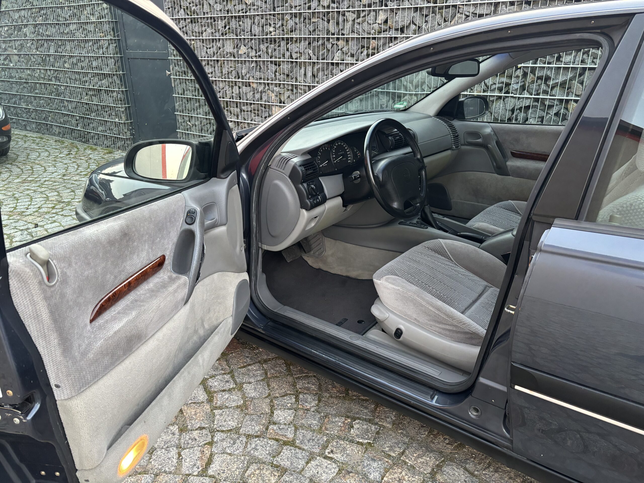 Opel Omega B 2.5 V6