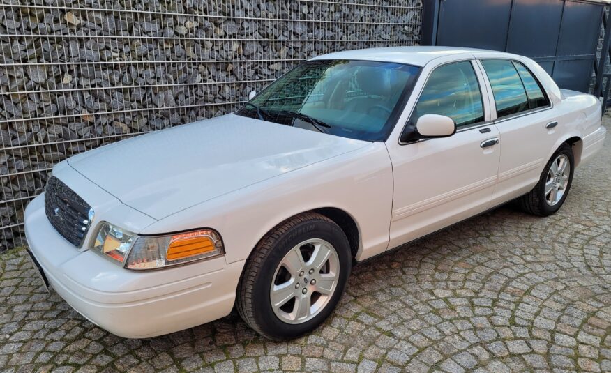 Ford Crown Victoria