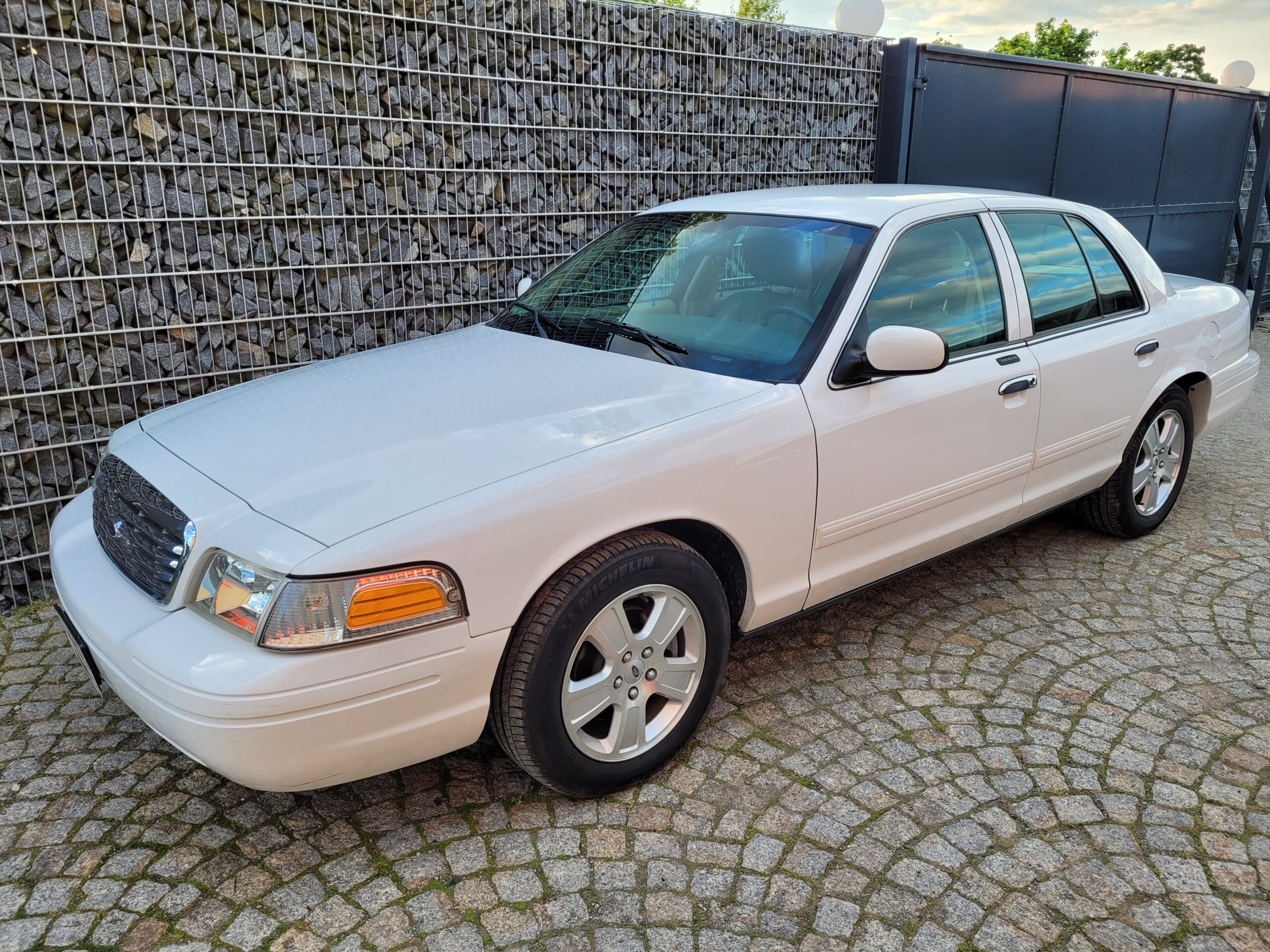 Ford Crown Victoria