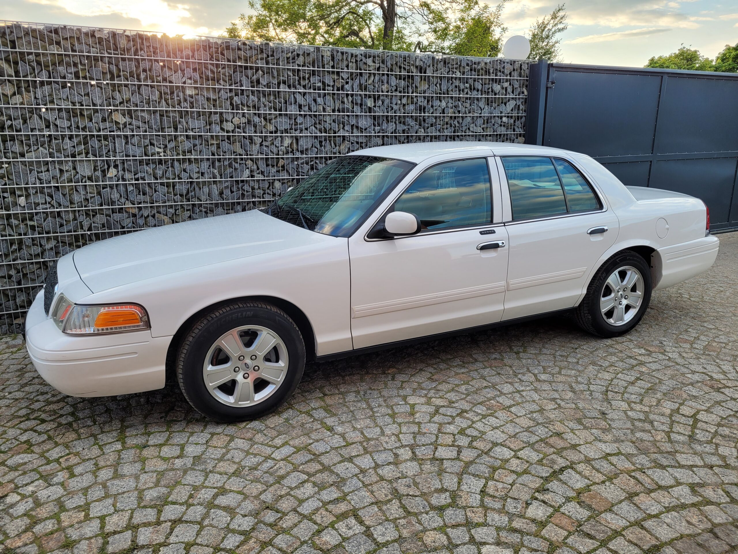 Ford Crown Victoria