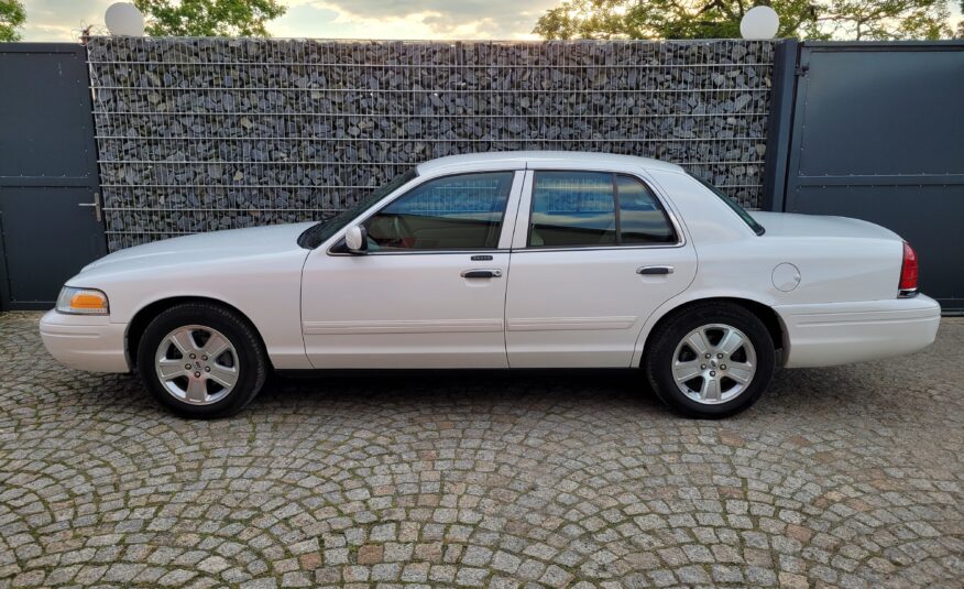 Ford Crown Victoria