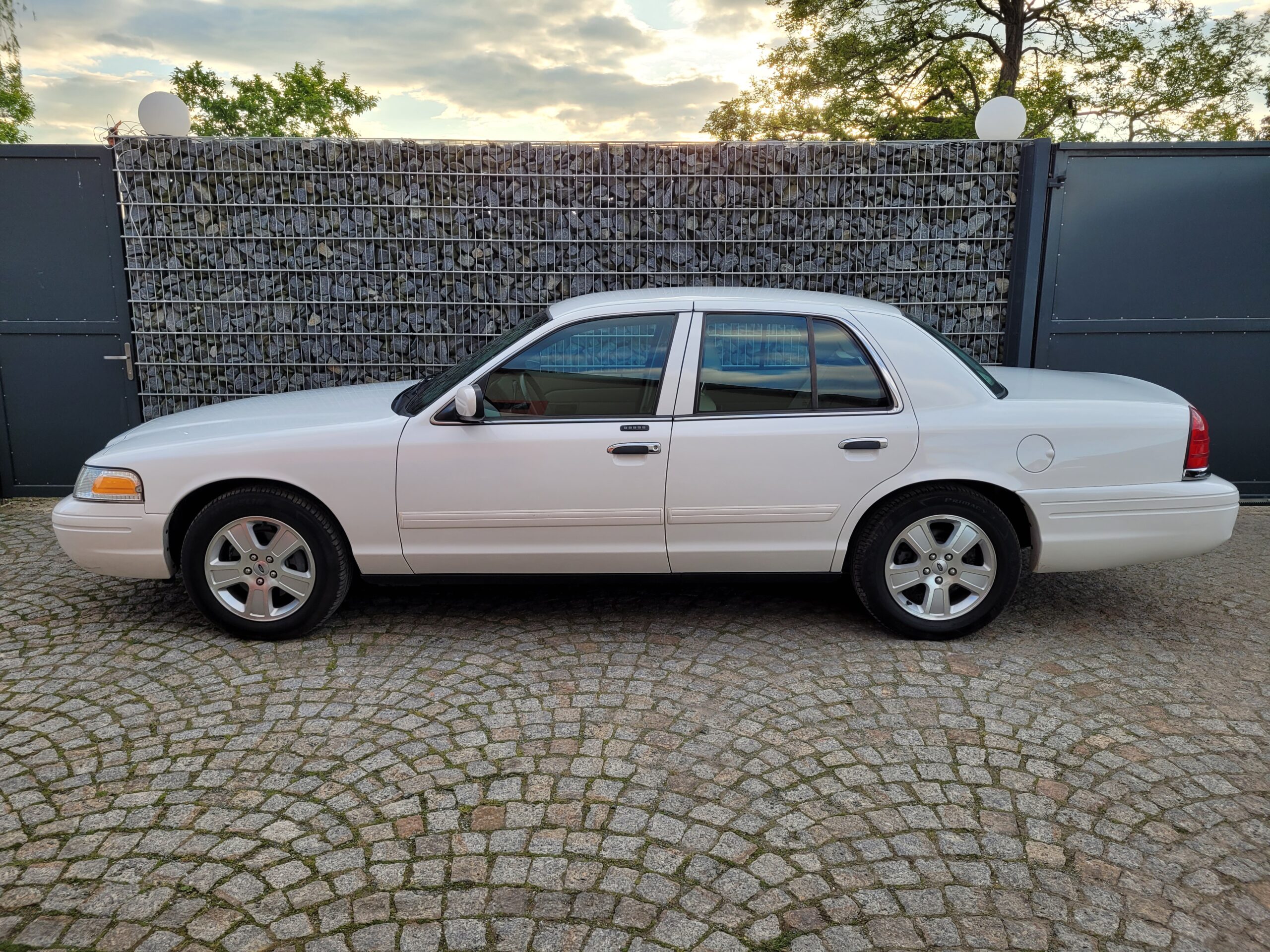 Ford Crown Victoria