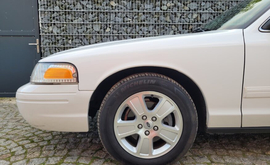 Ford Crown Victoria