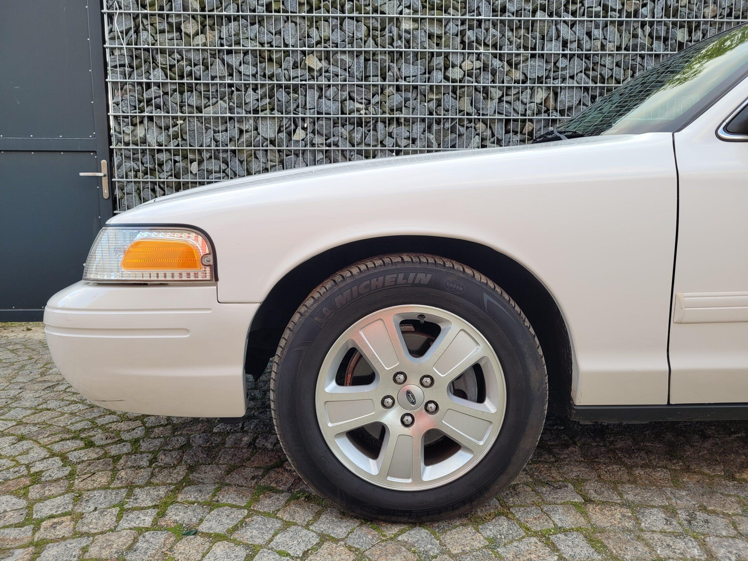Ford Crown Victoria