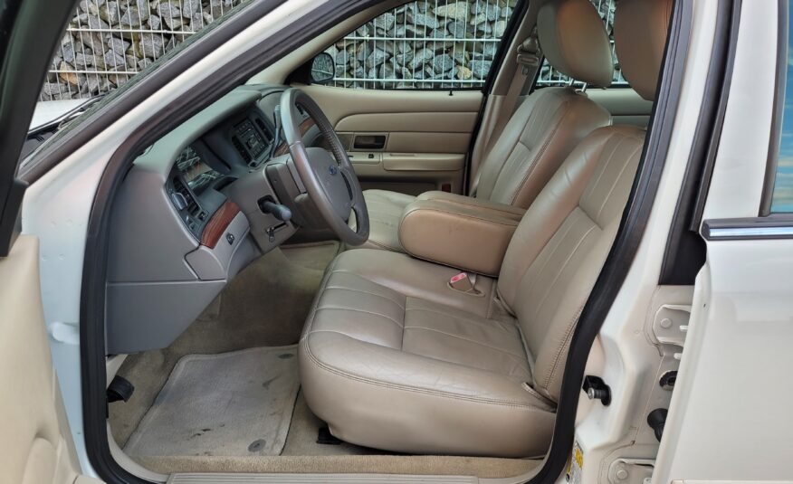 Ford Crown Victoria