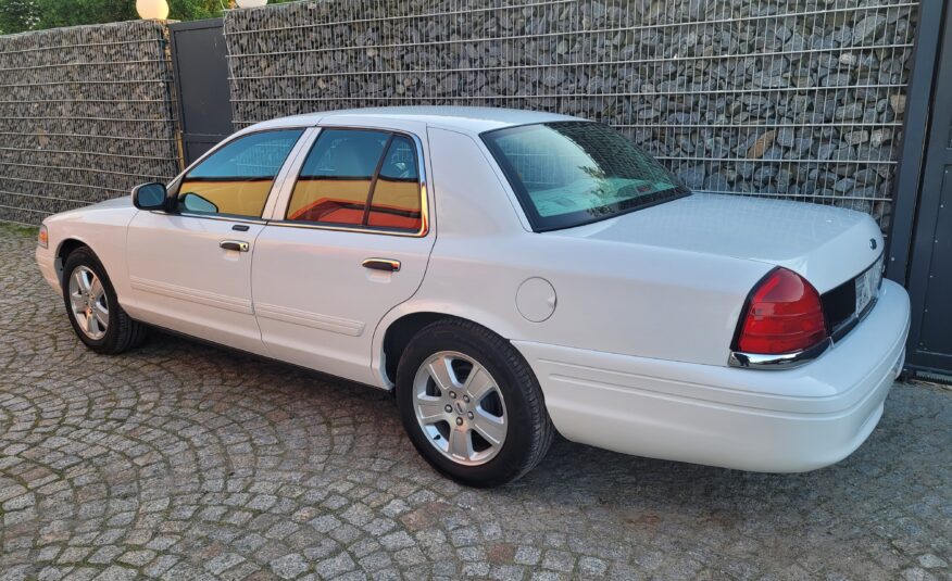Ford Crown Victoria