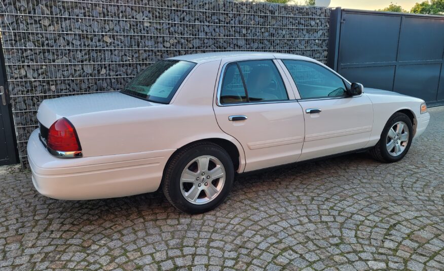 Ford Crown Victoria