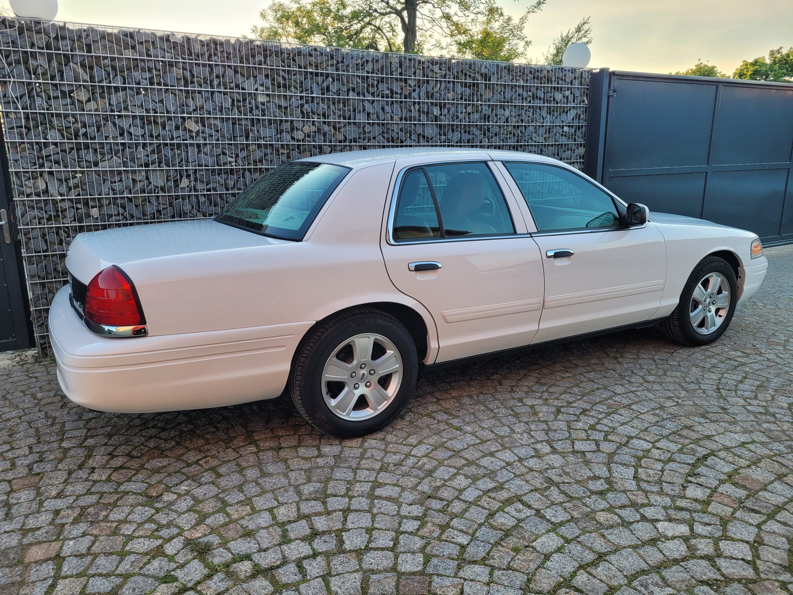 Ford Crown Victoria