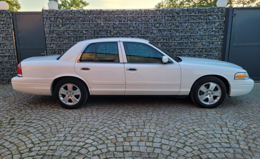 Ford Crown Victoria