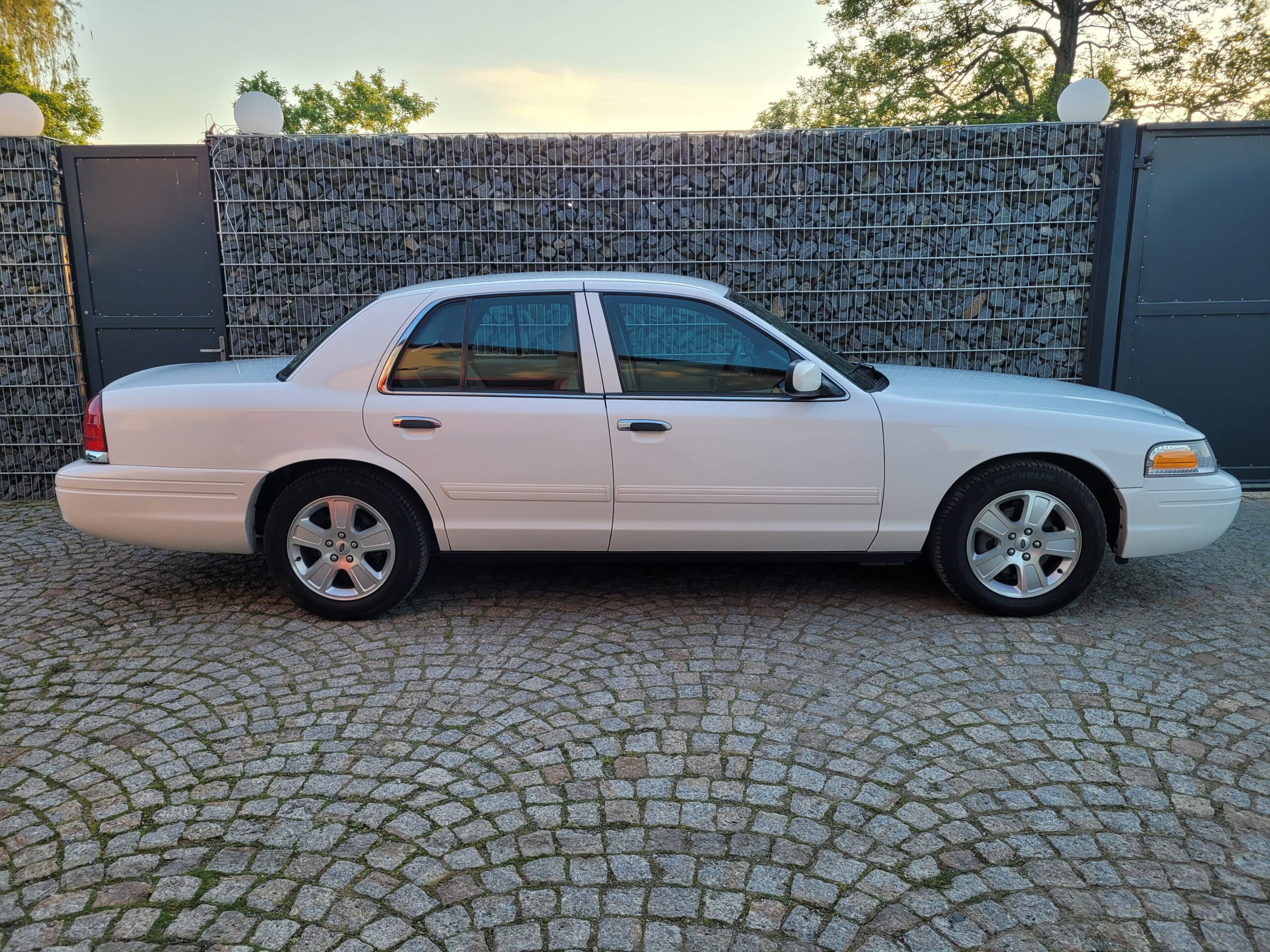 Ford Crown Victoria