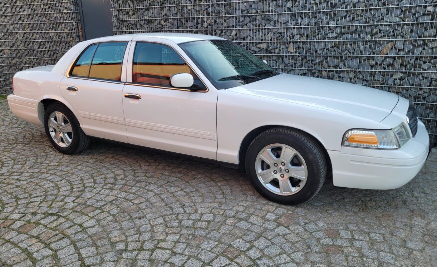 Ford Crown Victoria