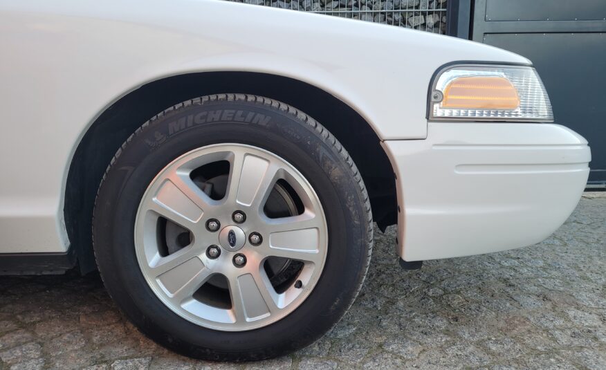 Ford Crown Victoria