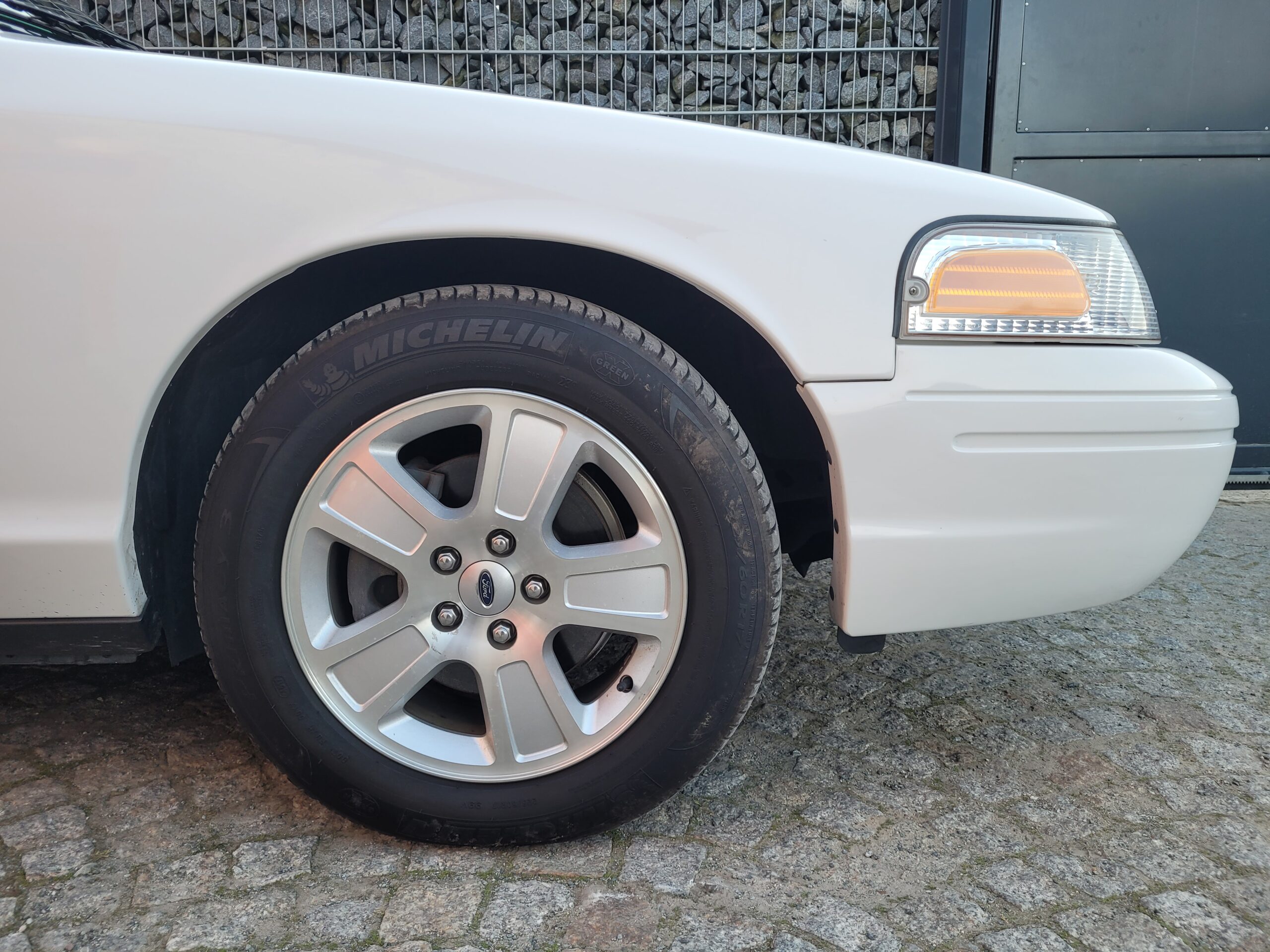 Ford Crown Victoria
