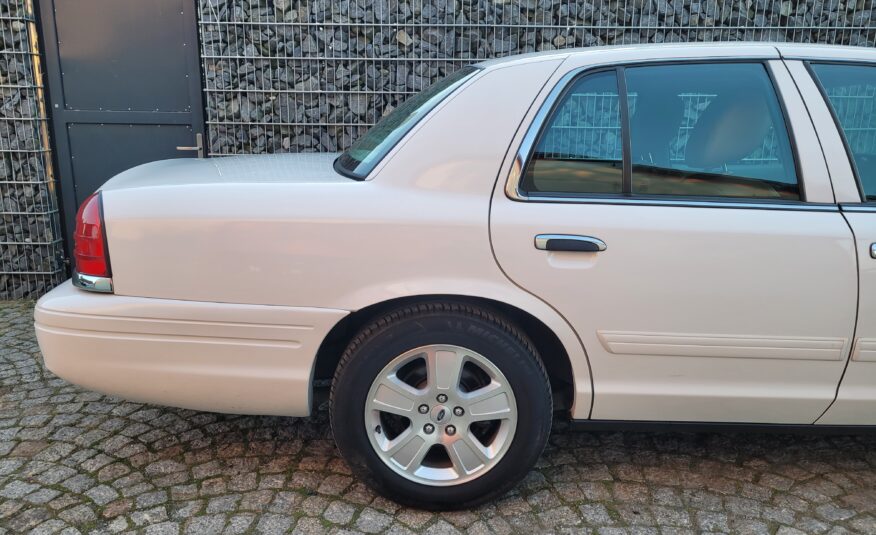 Ford Crown Victoria