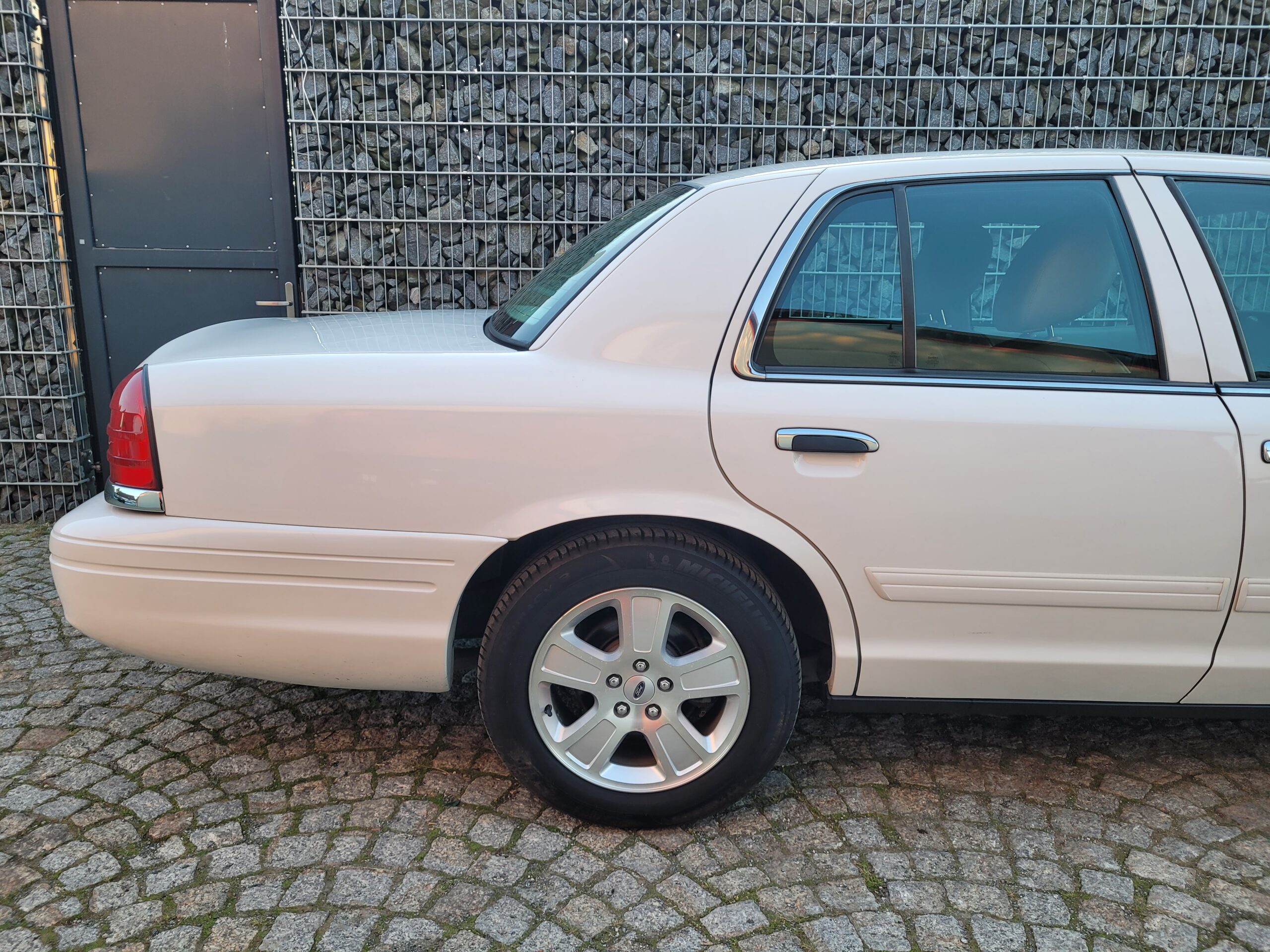 Ford Crown Victoria