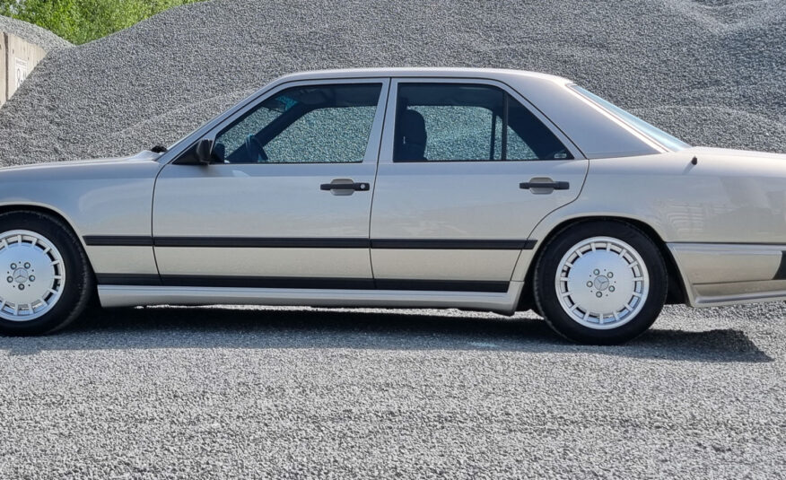 Mercedes 300E Lorinser