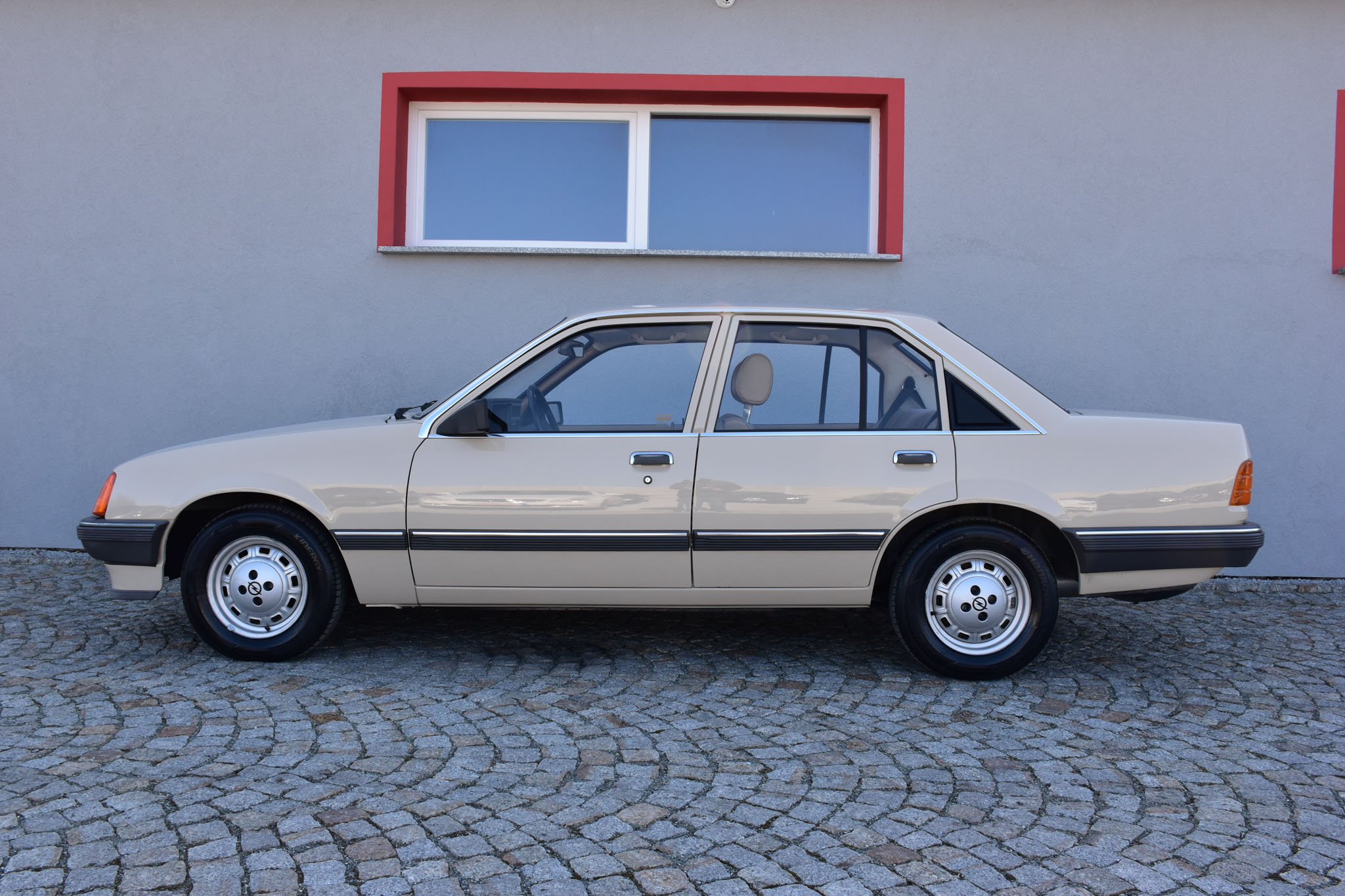 Opel Rekord 2000