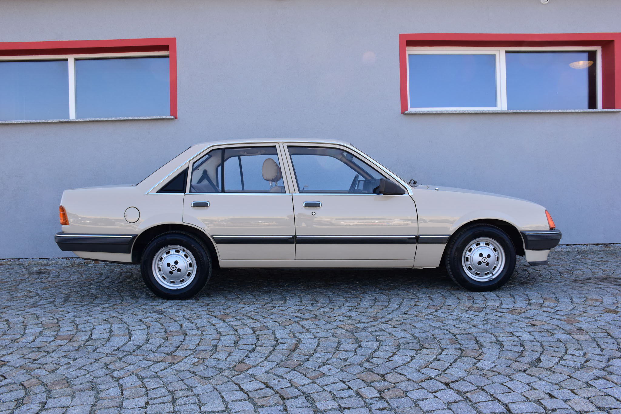 Opel Rekord 2000