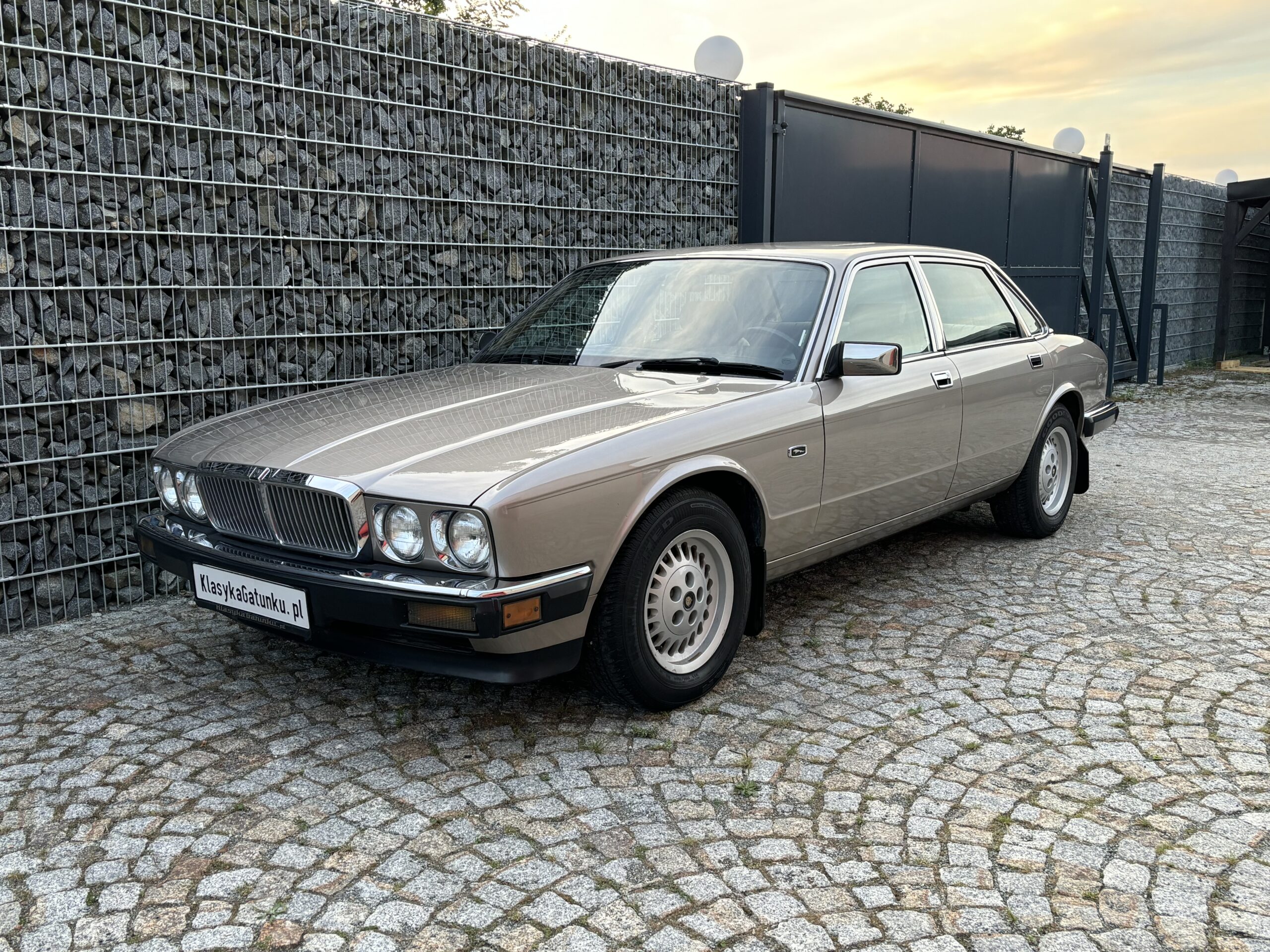 Jaguar XJ6