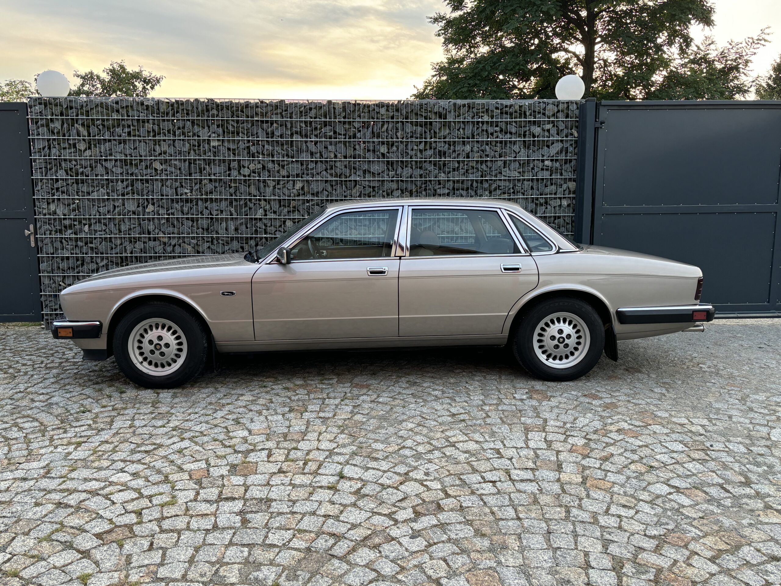 Jaguar XJ6