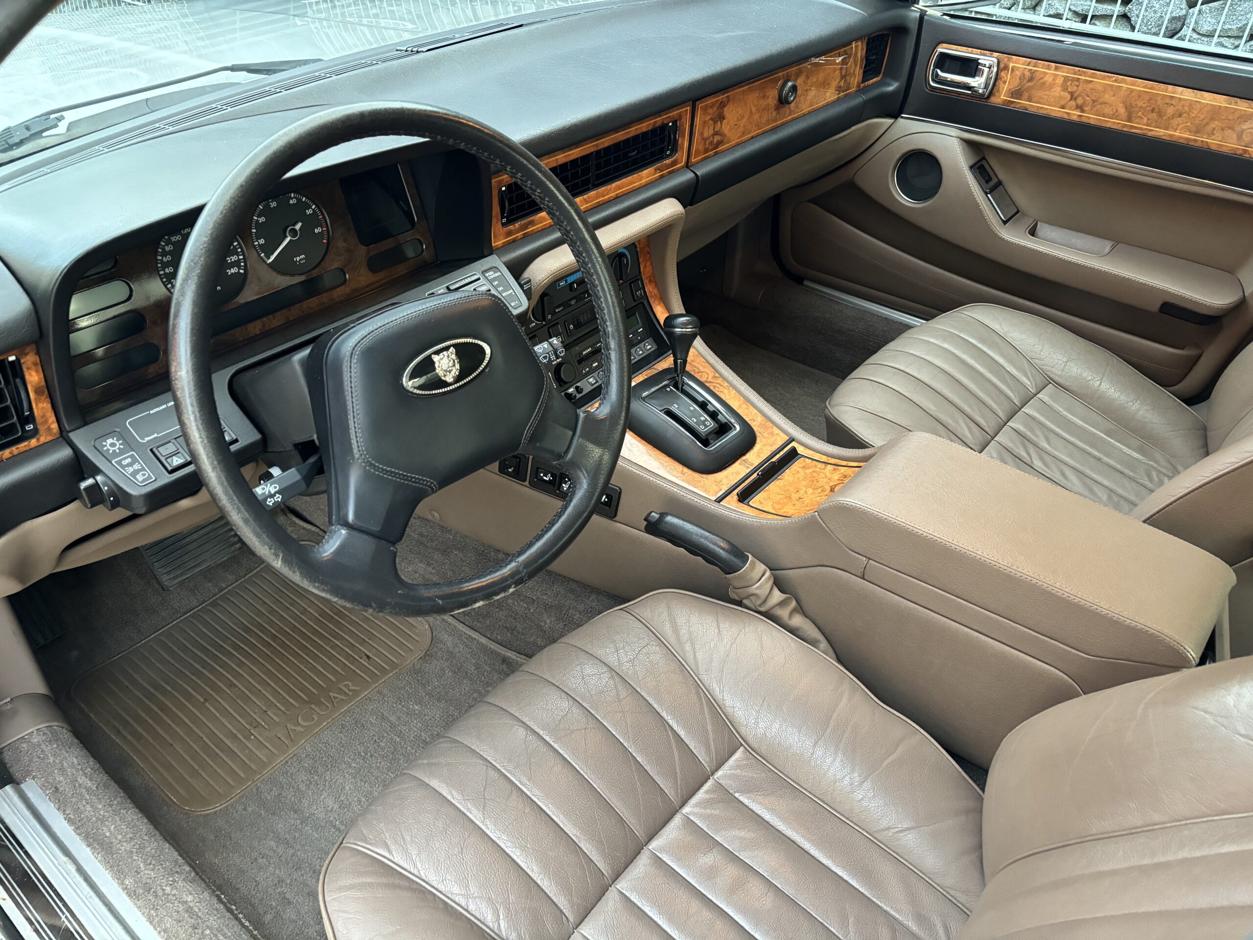 Jaguar XJ6