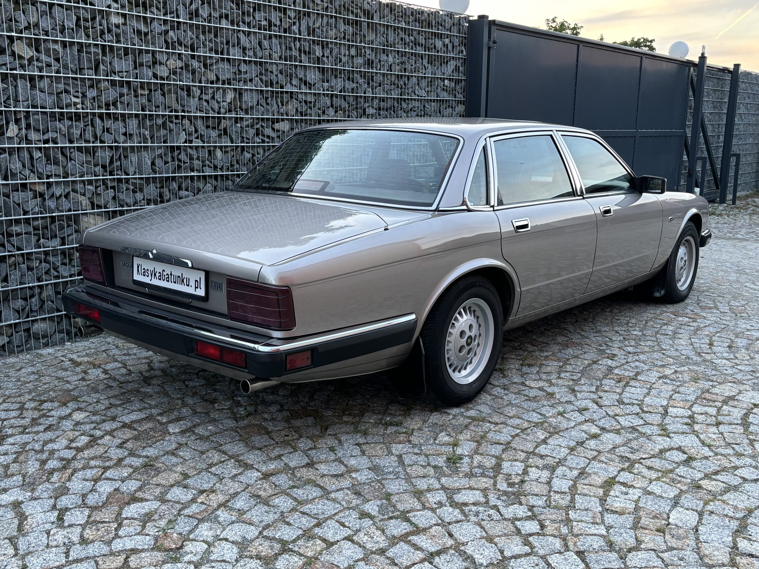 Jaguar XJ6