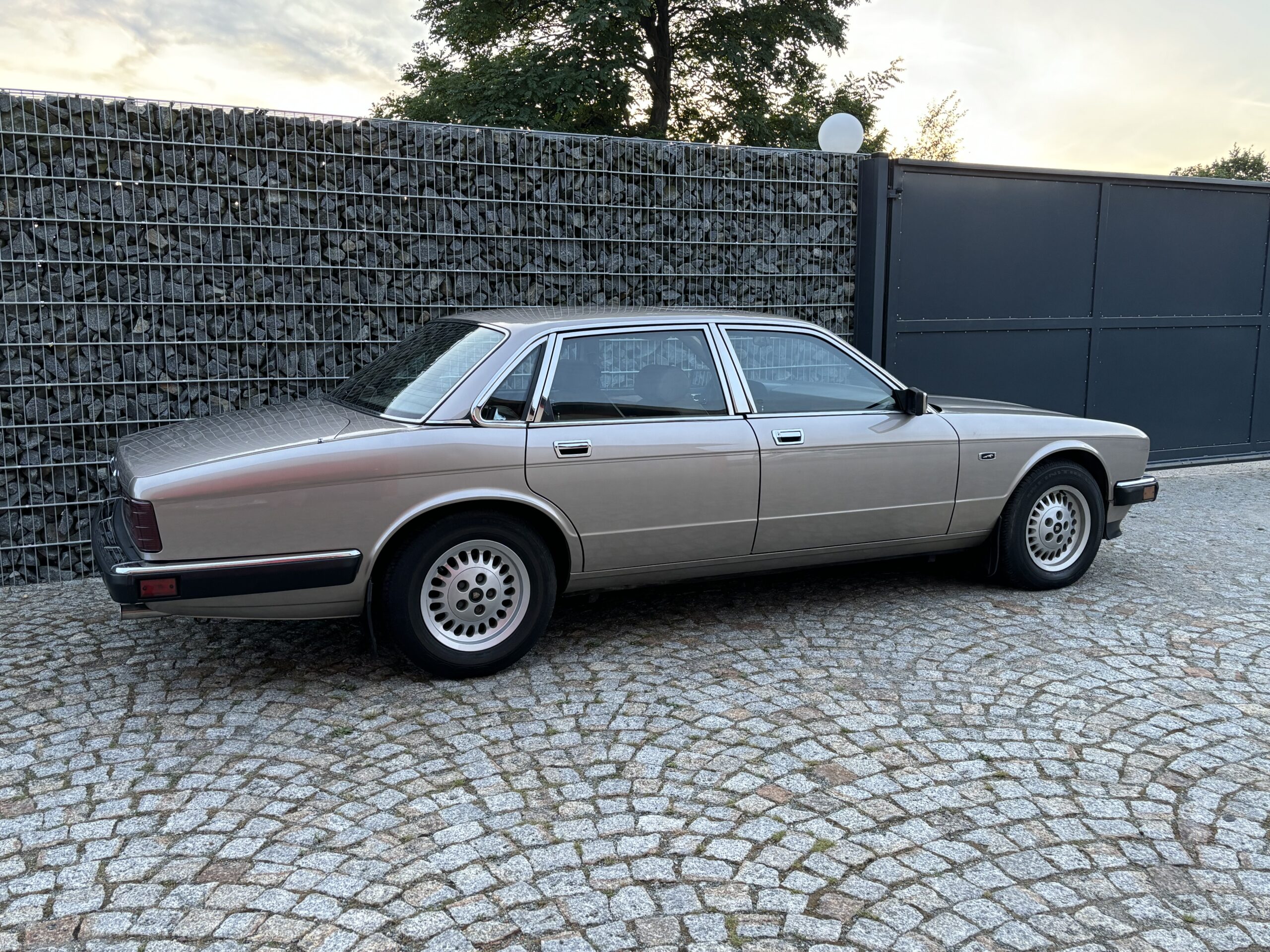 Jaguar XJ6