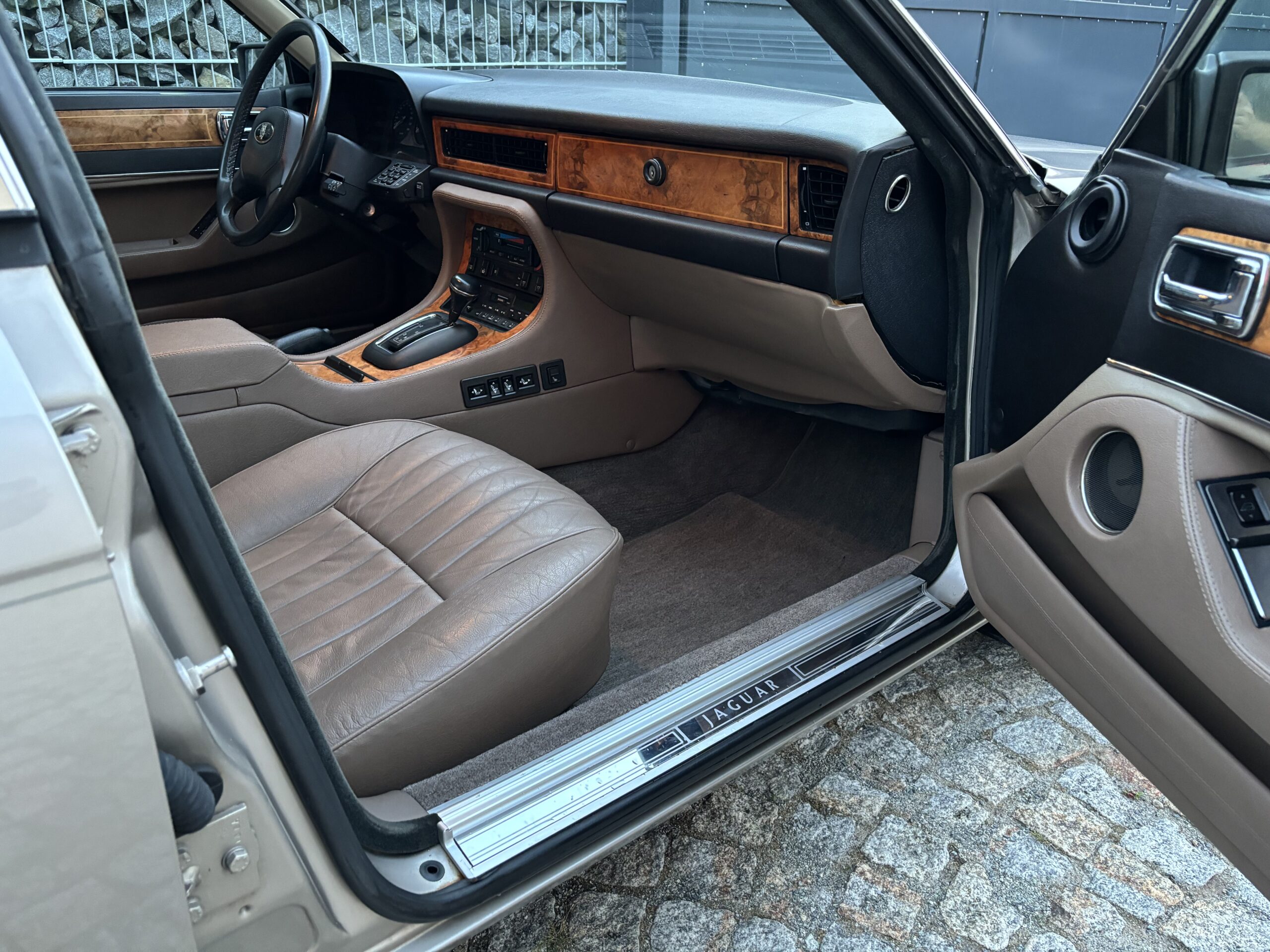Jaguar XJ6
