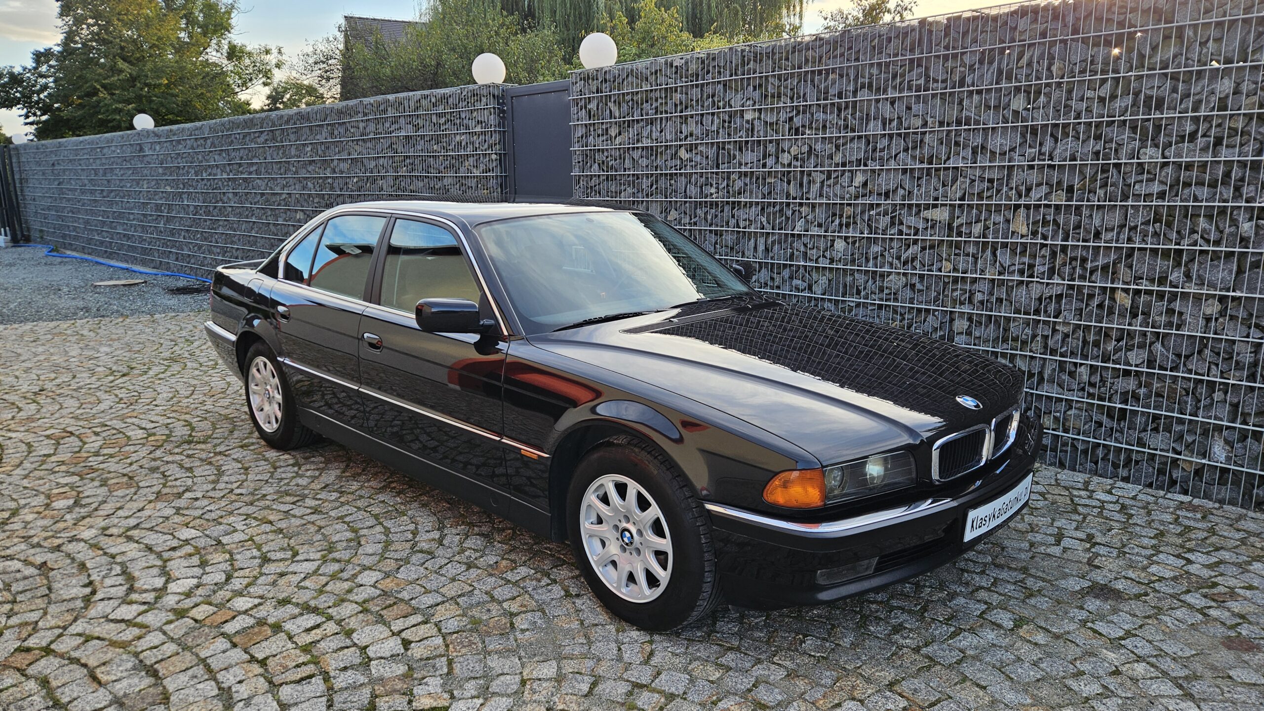 BMW 728i E38