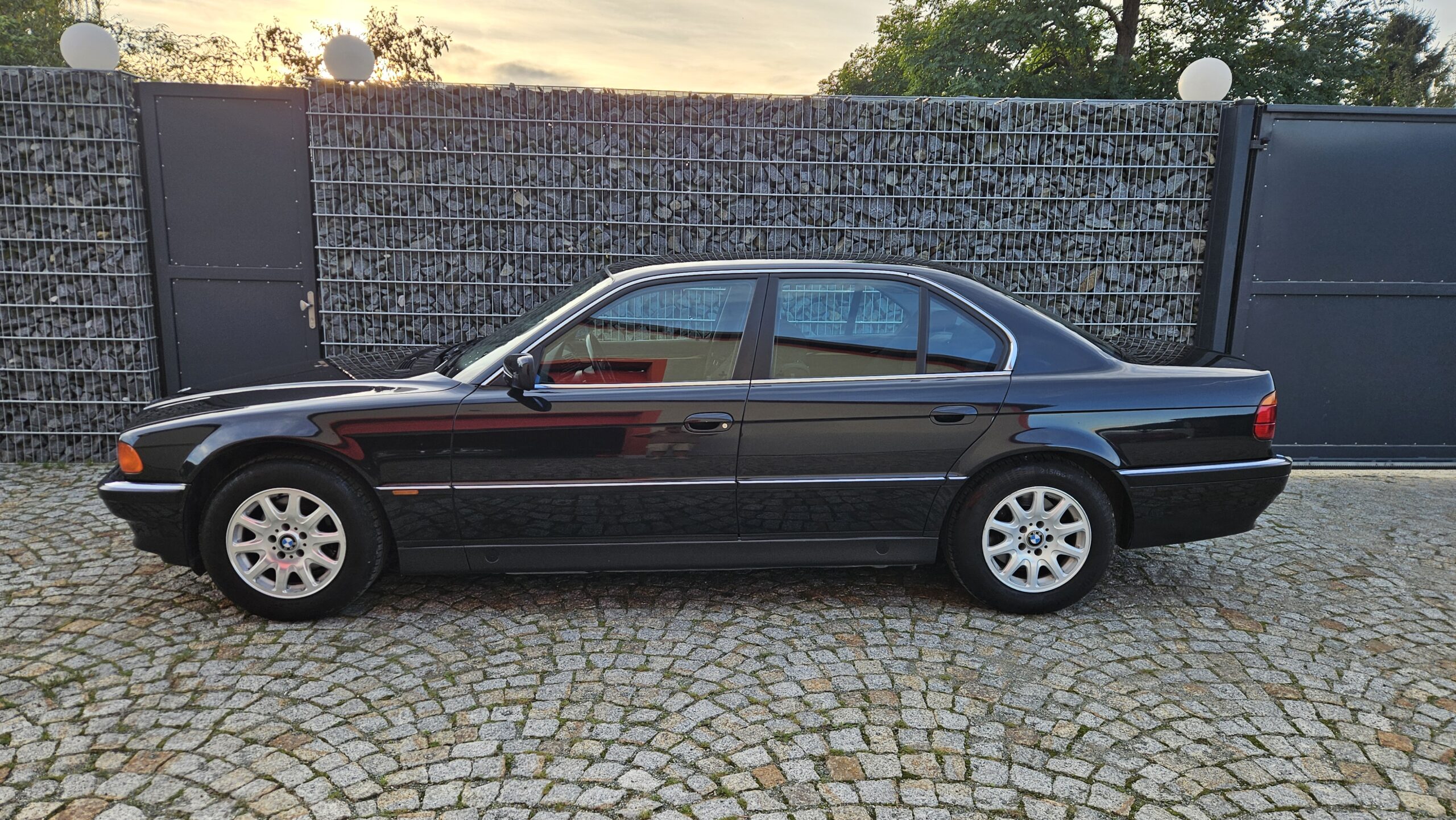 BMW 728i E38