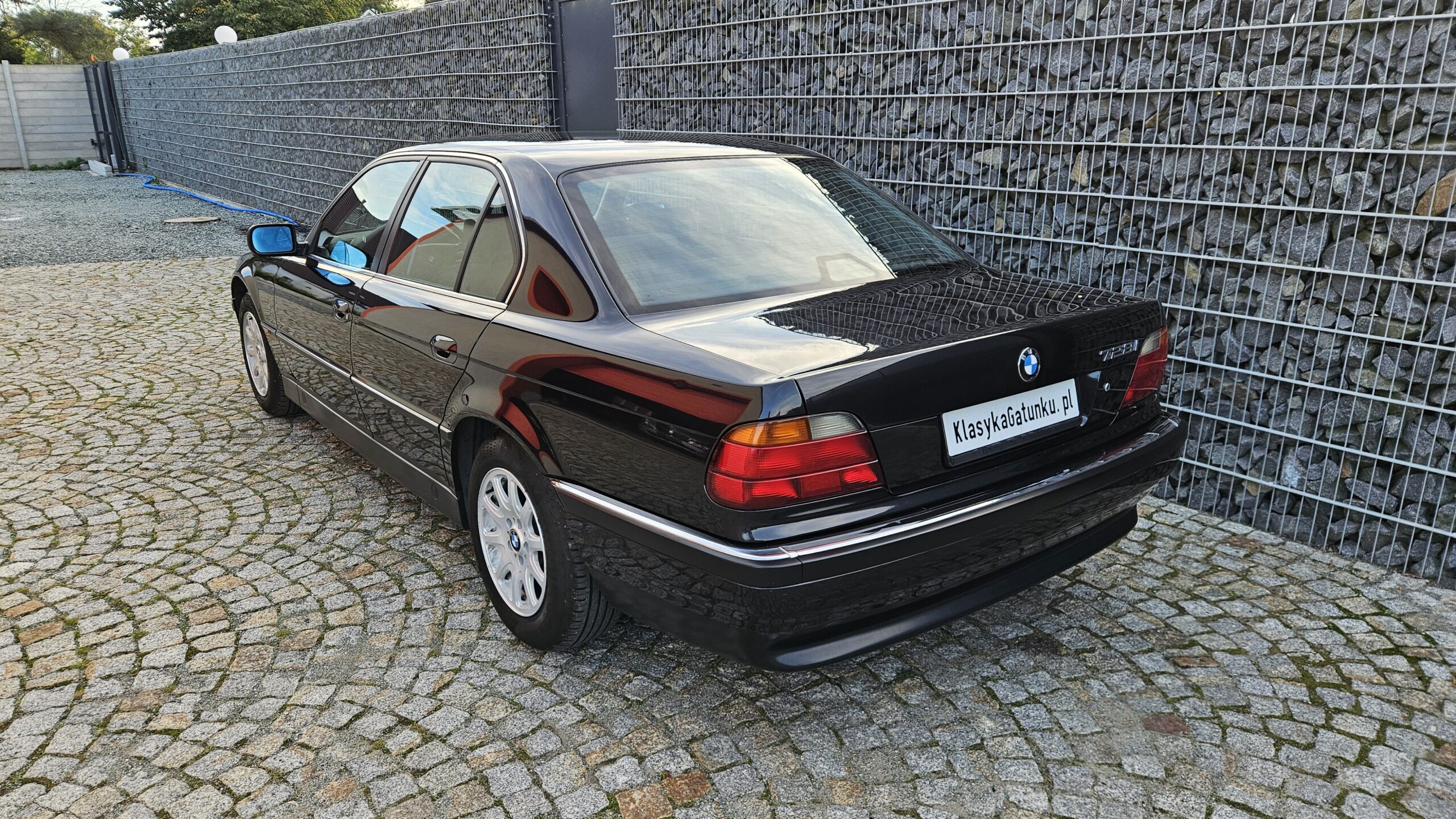 BMW 728i E38