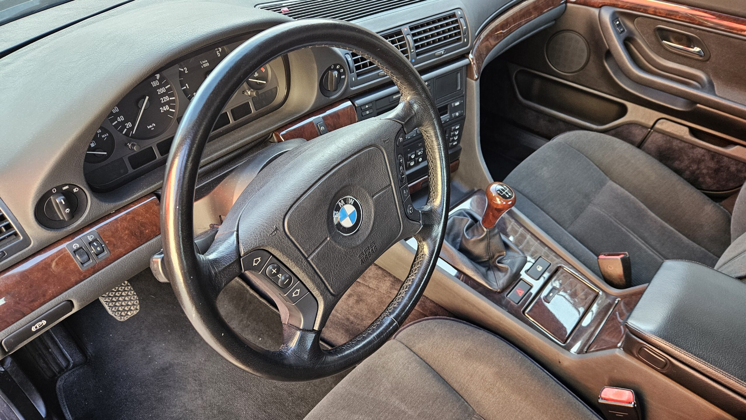 BMW 728i E38